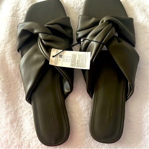 Banana Republic women sandals size 8.5